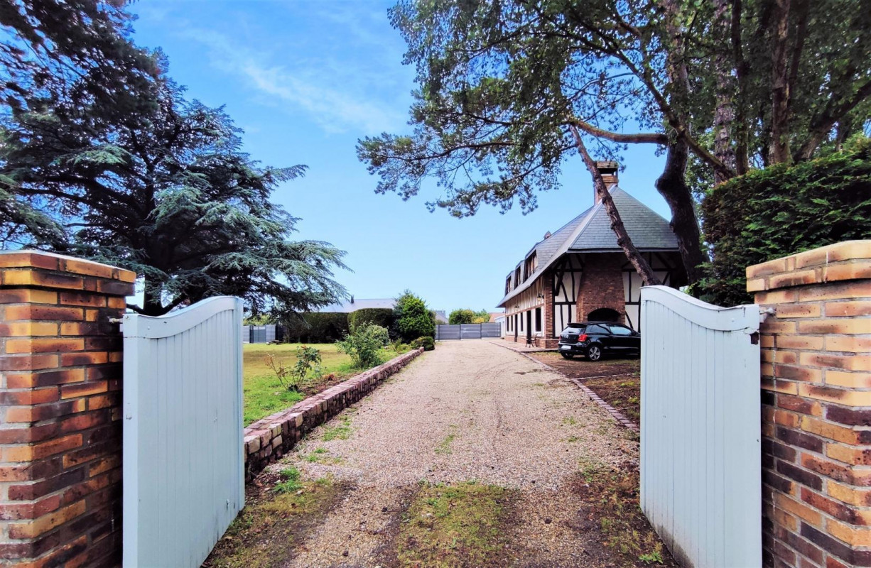 Entrance gate