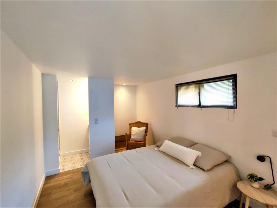 Ground-floor bedroom angle