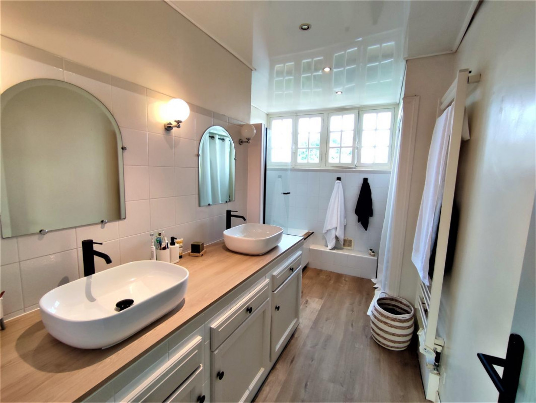 Upstairs bathroom
